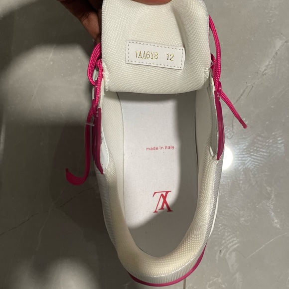 Pink Louis Vuitton sneakers - Picture 6 of 8